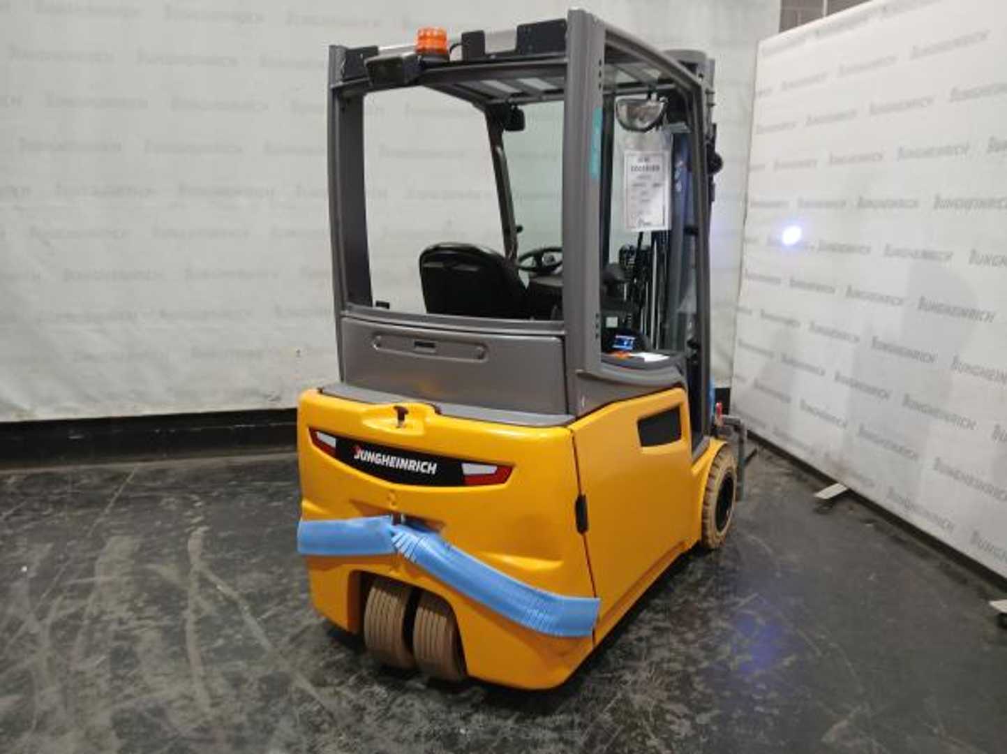 Použité vysokozdvižné vozíky JUNGHEINRICH EFG 220 MP G+E 115 480 DZ ELEKTRO VIERRADFRONTSTAPLER (13071466)