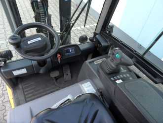 Použité vysokozdvižné vozíky JUNGHEINRICH EFG 220 - Voll-Freihub - Kabine ELEKTRO DREIRADFRONTSTAPLER (13074487)