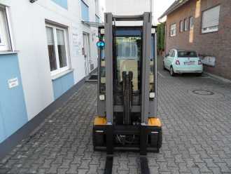 Použité vysokozdvižné vozíky JUNGHEINRICH EFG 220 - Voll-Freihub - Kabine ELEKTRO DREIRADFRONTSTAPLER (13074487)