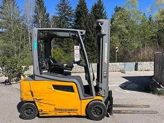 Použité vysokozdvižné vozíky JUNGHEINRICH EFG 320 - 500DZ ELEKTRO VIERRADFRONTSTAPLER (13038902)