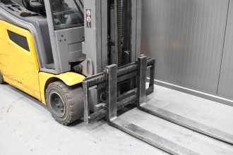 Použité vysokozdvižné vozíky JUNGHEINRICH EFG 320 /58986/ ELEKTRO VIERRADFRONTSTAPLER (13070400)