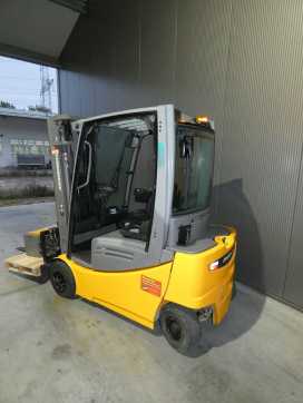 Použité vysokozdvižné vozíky JUNGHEINRICH EFG 320 ELEKTRO VIERRADFRONTSTAPLER (13076079)