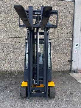 Použité vysokozdvižné vozíky JUNGHEINRICH EFG 320 NEW BATTERY  ELEKTRO VIERRADFRONTSTAPLER (13053593)