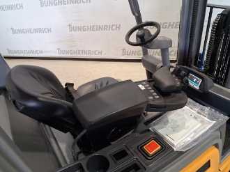 Použité vysokozdvižné vozíky JUNGHEINRICH EFG 320 SP GE 115-440 DZ ELEKTRO VIERRADFRONTSTAPLER (13073741)