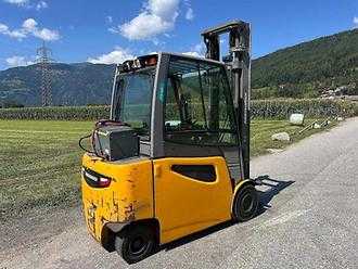 Použité vysokozdvižné vozíky JUNGHEINRICH EFG 425 - 430ZT ELEKTRO VIERRADFRONTSTAPLER (13055797)