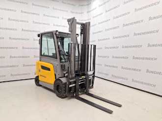 Použité vysokozdvižné vozíky JUNGHEINRICH EFG 425 DP ZVG 110-370 ZT ELEKTRO VIERRADFRONTSTAPLER (13024400)