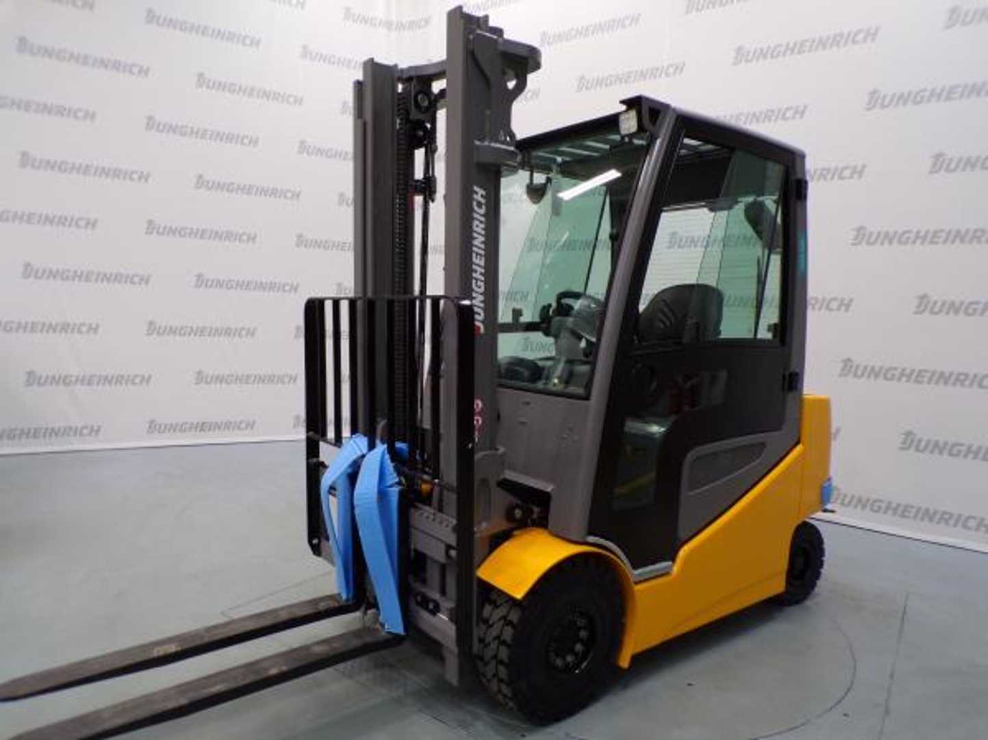 Použité vysokozdvižné vozíky JUNGHEINRICH EFG 425 SP GE 115-330 ZT ELEKTRO VIERRADFRONTSTAPLER (13075238)