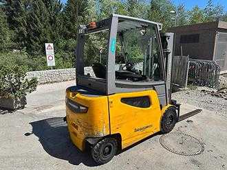 Použité vysokozdvižné vozíky JUNGHEINRICH EFG 425k - 440DZ ELEKTRO VIERRADFRONTSTAPLER (13055799)