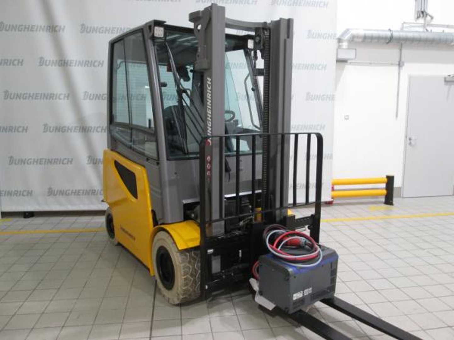 Použité vysokozdvižné vozíky JUNGHEINRICH EFG 425k SP GE 115-310 ZT ELEKTRO VIERRADFRONTSTAPLER (13033223)