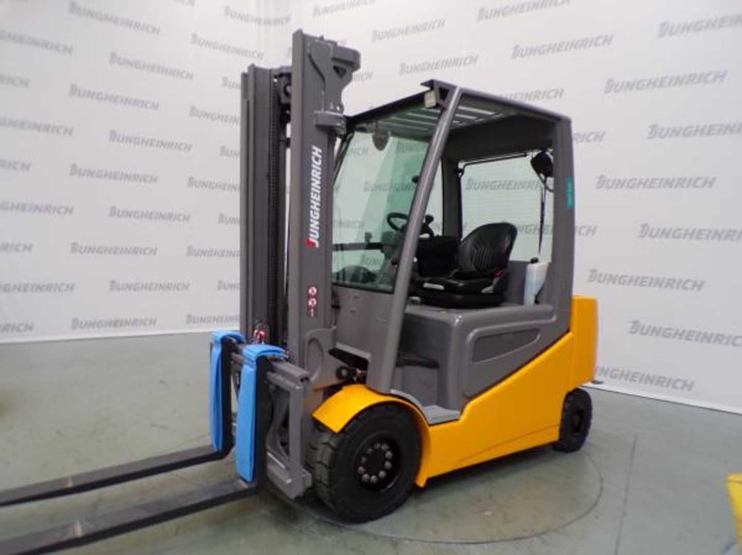 Použité vysokozdvižné vozíky JUNGHEINRICH EFG 430 G+E 115-330 ZT ELEKTRO VIERRADFRONTSTAPLER (13057901)