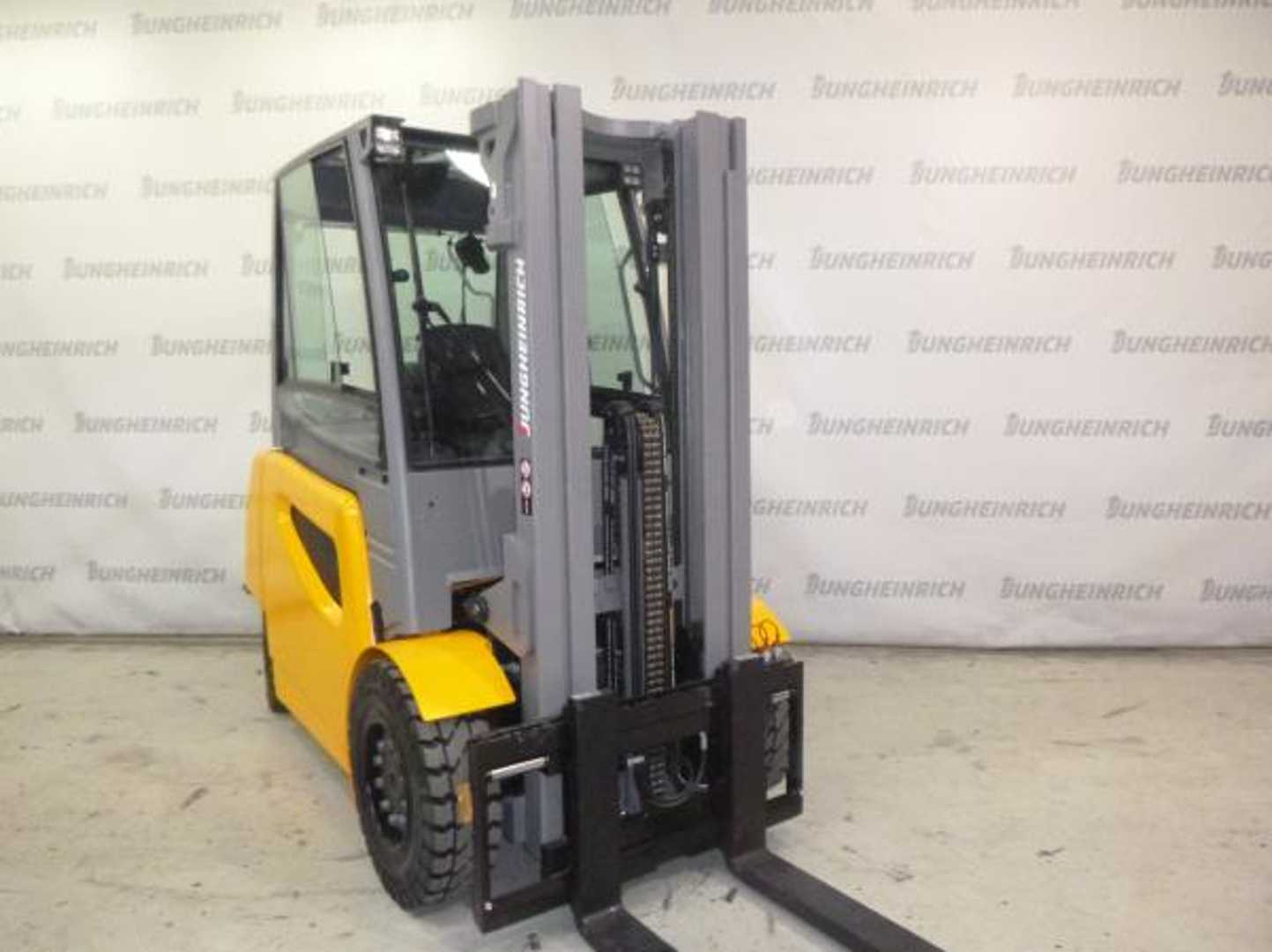 Použité vysokozdvižné vozíky JUNGHEINRICH EFG 535k SP GE 120- 470DZ ELEKTRO VIERRADFRONTSTAPLER (13066947)