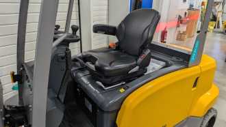 Použité vysokozdvižné vozíky JUNGHEINRICH EFG BC 330 Ausstellungsstück ELEKTRO VIERRADFRONTSTAPLER (13070494)