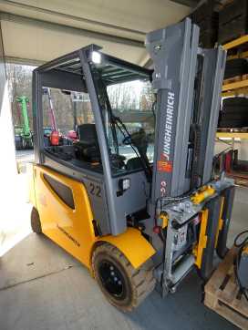 Použité vysokozdvižné vozíky JUNGHEINRICH EFG S30 - 470 DZ ELEKTRO VIERRADFRONTSTAPLER (13076059)