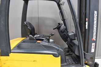 Použité vysokozdvižné vozíky JUNGHEINRICH EFG-VAC 22 /54587/ ELEKTRO VIERRADFRONTSTAPLER (12981664)