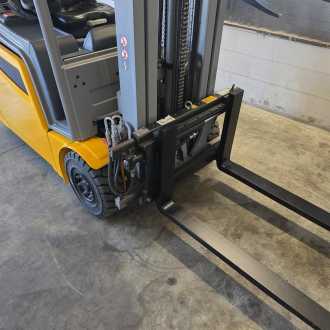Použité vysokozdvižné vozíky JUNGHEINRICH EFG216K G115-550DZ ELEKTRO DREIRADFRONTSTAPLER (13059557)