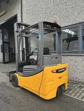 Použité vysokozdvižné vozíky JUNGHEINRICH EFG218 ELEKTRO DREIRADFRONTSTAPLER (13029347)