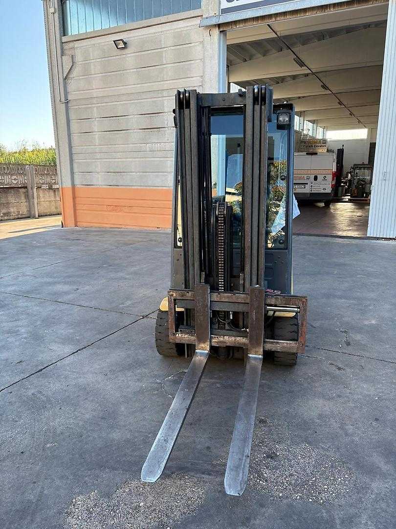 Použité vysokozdvižné vozíky JUNGHEINRICH EFG220 ELEKTRO DREIRADFRONTSTAPLER (13073180)