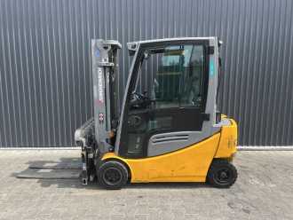 Použité vysokozdvižné vozíky JUNGHEINRICH EFG320 ELEKTRO VIERRADFRONTSTAPLER (13047333)