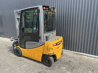 Použité vysokozdvižné vozíky JUNGHEINRICH EFG320 ELEKTRO VIERRADFRONTSTAPLER (13047333)