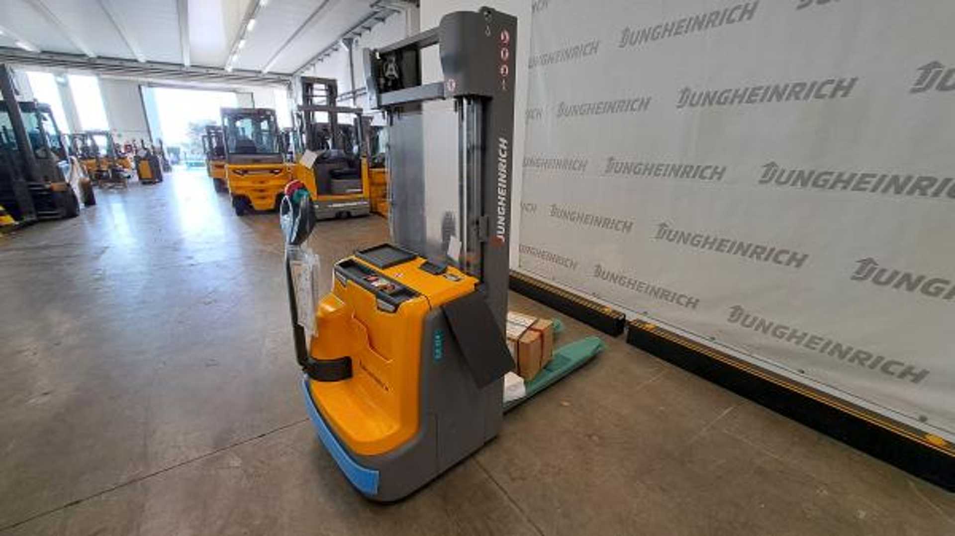 Použité vysokozdvižné vozíky JUNGHEINRICH EJC 214 115-430 DZ ELEKTRO HOCHHUBWAGENDEICHSEL (13015143)