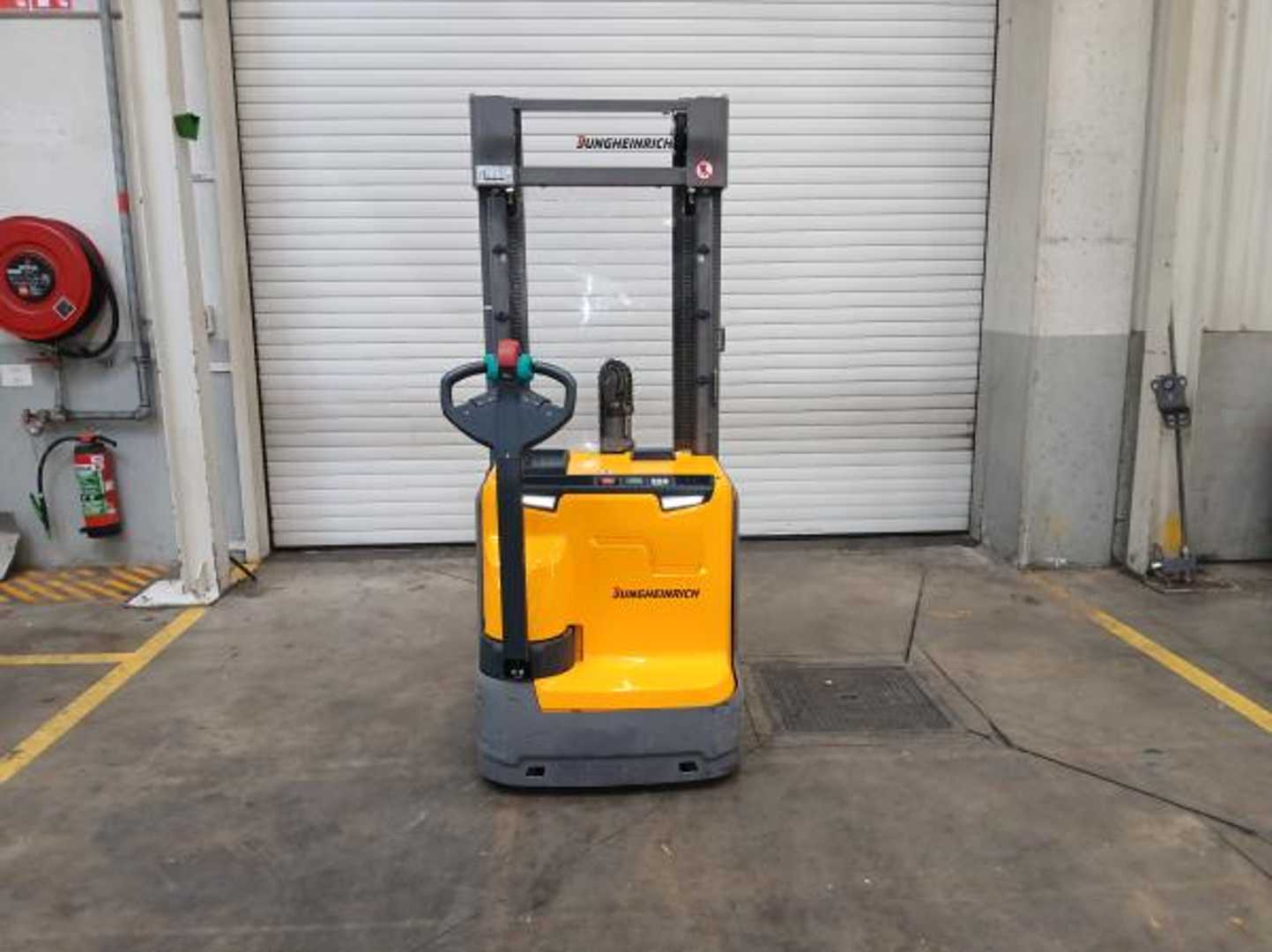 Použité vysokozdvižné vozíky JUNGHEINRICH EJC 216 459DZ ELEKTRO HOCHHUBWAGENDEICHSEL (13072259)