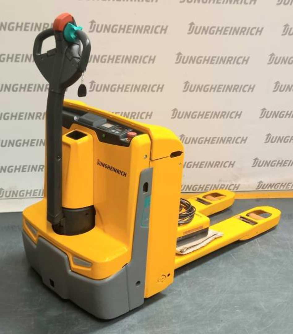 Použité vysokozdvižné vozíky JUNGHEINRICH EJE 116 115 54 Li-Ion ELEKTRO NIEDERHUBWAGENDEICHSEL (13010248)