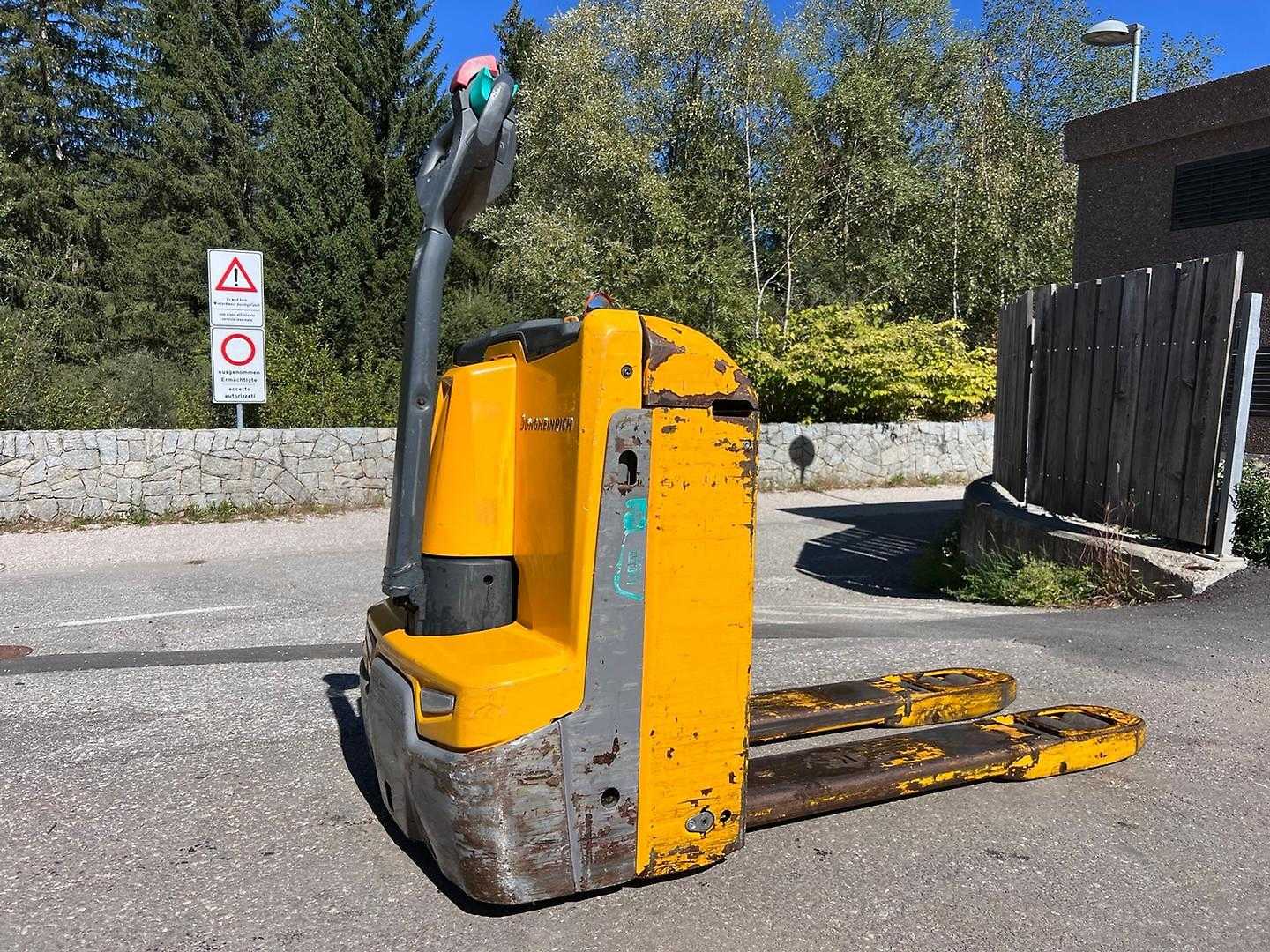 Použité vysokozdvižné vozíky JUNGHEINRICH EJE 116 ELEKTRO NIEDERHUBWAGENDEICHSEL (13069114)