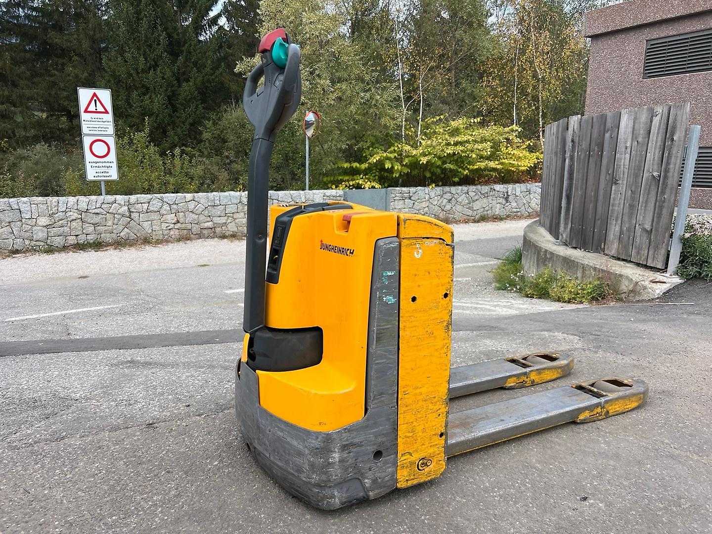 Použité vysokozdvižné vozíky JUNGHEINRICH EJE 116 ELEKTRO NIEDERHUBWAGENDEICHSEL (13072407)