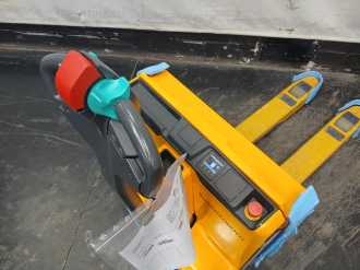 Použité vysokozdvižné vozíky JUNGHEINRICH EJE 116i 21 115 51 ELEKTRO NIEDERHUBWAGENDEICHSEL (13054424)
