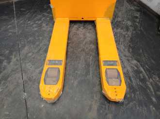 Použité vysokozdvižné vozíky JUNGHEINRICH EJE 118 33 100 67 ELEKTRO NIEDERHUBWAGENDEICHSEL (13074081)