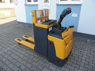 Použité vysokozdvižné vozíky JUNGHEINRICH ERD 220 - NEUE Batterie - Plattform klappbar ELEKTRO HOCHHUBWAGENDEICHSEL (13074486)