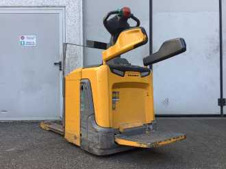 Použité vysokozdvižné vozíky JUNGHEINRICH ERE 120 ELEKTRO NIEDERHUBWAGENFAHRERSTAND (13029284) backdrop