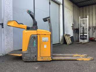 Použité vysokozdvižné vozíky JUNGHEINRICH ERE 120 ELEKTRO NIEDERHUBWAGENFAHRERSTAND (13029284)