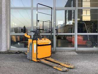 Použité vysokozdvižné vozíky JUNGHEINRICH ERE 120 ELEKTRO NIEDERHUBWAGENFAHRERSTAND (13029289)