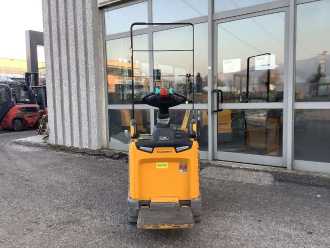 Použité vysokozdvižné vozíky JUNGHEINRICH ERE 120 ELEKTRO NIEDERHUBWAGENFAHRERSTAND (13029289)