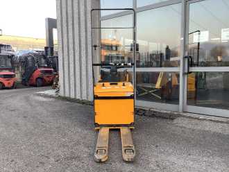 Použité vysokozdvižné vozíky JUNGHEINRICH ERE 120 ELEKTRO NIEDERHUBWAGENFAHRERSTAND (13029289)