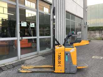 Použité vysokozdvižné vozíky JUNGHEINRICH ERE 120 ELEKTRO NIEDERHUBWAGENFAHRERSTAND (13029289)