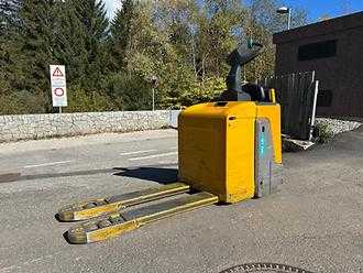Použité vysokozdvižné vozíky JUNGHEINRICH ERE 120 ELEKTRO NIEDERHUBWAGENFAHRERSTAND (13073100)