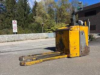 Použité vysokozdvižné vozíky JUNGHEINRICH ERE 120 ELEKTRO NIEDERHUBWAGENFAHRERSTAND (13073101)