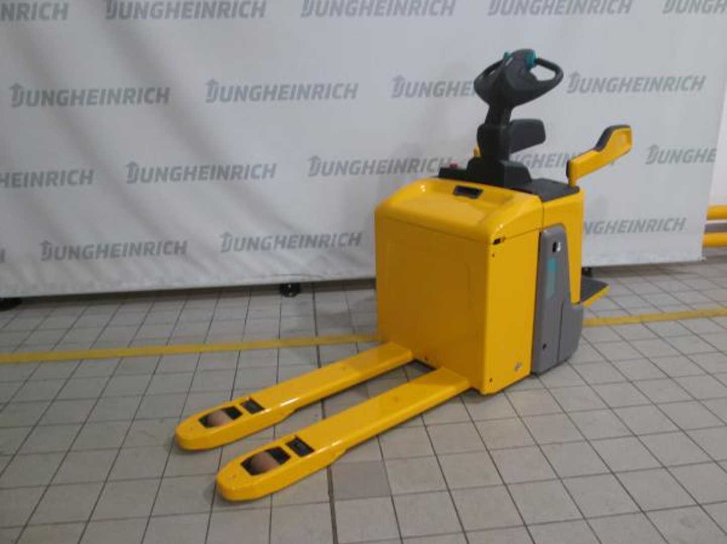 Použité vysokozdvižné vozíky JUNGHEINRICH ERE 120 G 115-54 Li-ion ELEKTRO NIEDERHUBWAGENFAHRERSTAND (13014517)