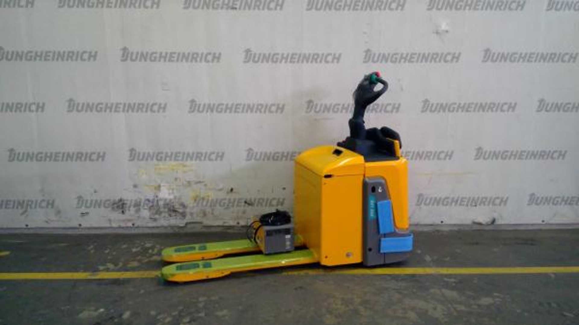 Použité vysokozdvižné vozíky JUNGHEINRICH ERE 120 KP 115-54 ELEKTRO NIEDERHUBWAGENFAHRERSTAND (13008061)