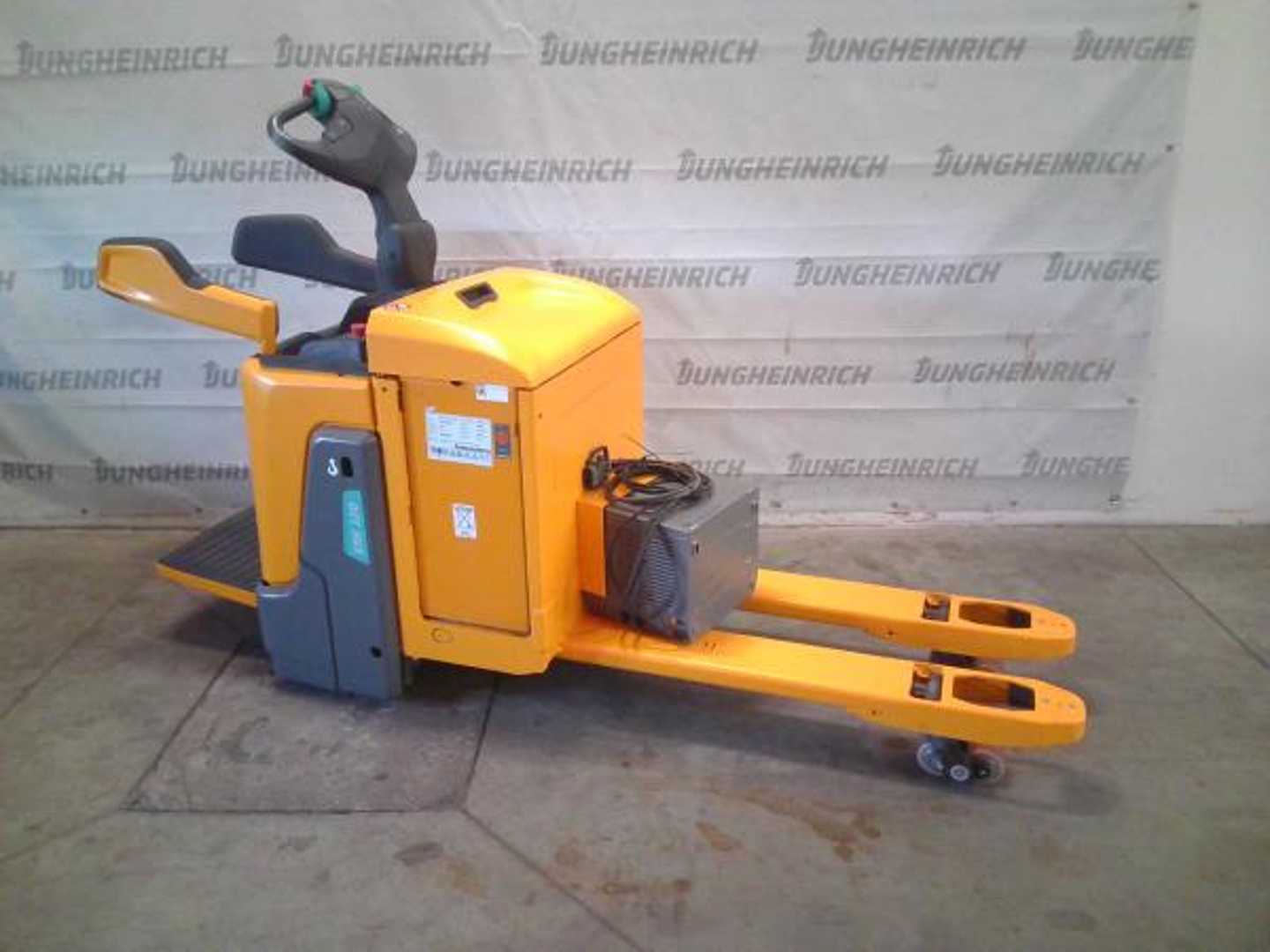 Použité vysokozdvižné vozíky JUNGHEINRICH ERE 120 KP 115-54 ELEKTRO NIEDERHUBWAGENFAHRERSTAND (13059633)