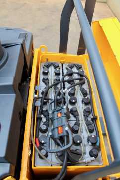 Použité vysokozdvižné vozíky JUNGHEINRICH ERE 225 ELEKTRO NIEDERHUBWAGENSEMIELEKTRISCH (13012467)