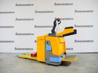 Použité vysokozdvižné vozíky JUNGHEINRICH ERE 225 KP 115-54 ELEKTRO NIEDERHUBWAGENFAHRERSTAND (13014125) backdrop