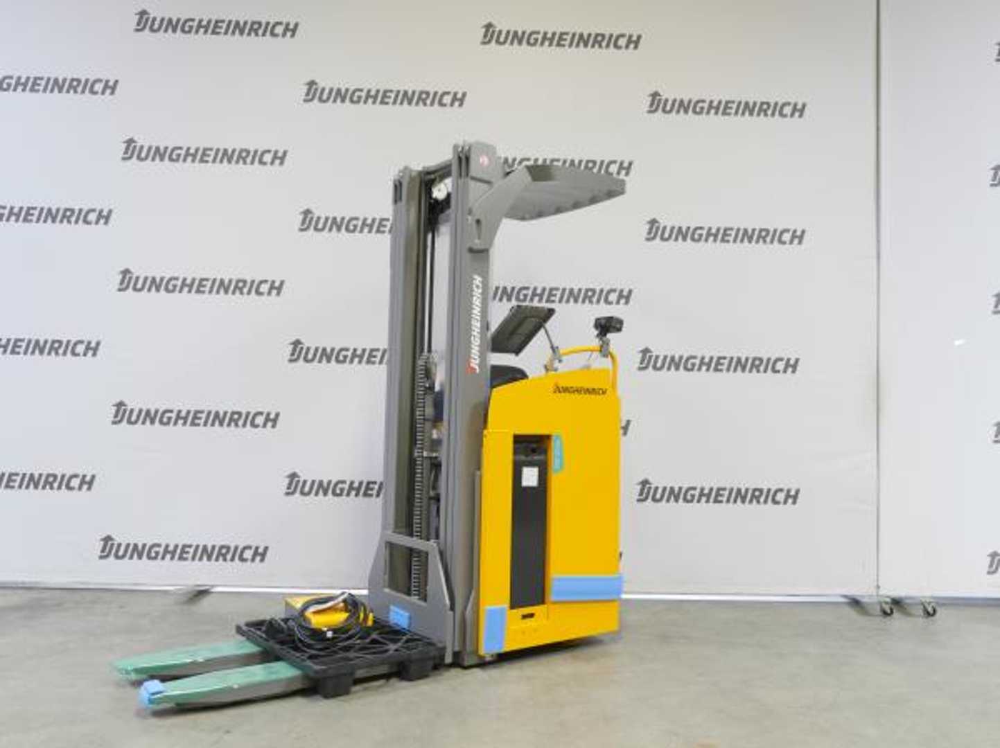 Použité vysokozdvižné vozíky JUNGHEINRICH ESC 214z 115-535 DZ ELEKTRO HOCHHUBWAGENFAHRERSITZ (13049304)