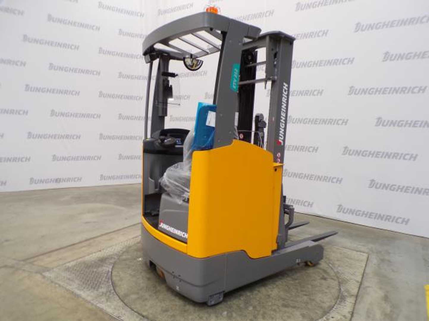 Použité vysokozdvižné vozíky JUNGHEINRICH ETV 112 SP GE 115-530 DZ ELEKTRO SCHUBMASTSTAPLER (12978646)