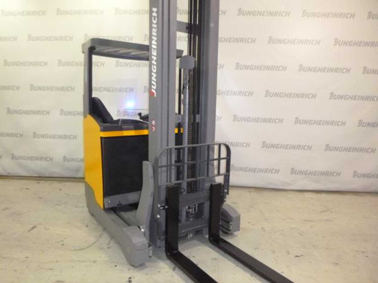 Použité vysokozdvižné vozíky JUNGHEINRICH ETV 214 MP GE 115-770 DZ ELEKTRO SCHUBMASTSTAPLER (13039986)