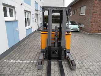 Použité vysokozdvižné vozíky JUNGHEINRICH ETV 214 - NEUE Batterie - neue Räder - Triplex ELEKTRO SCHUBMASTSTAPLER (13065782)