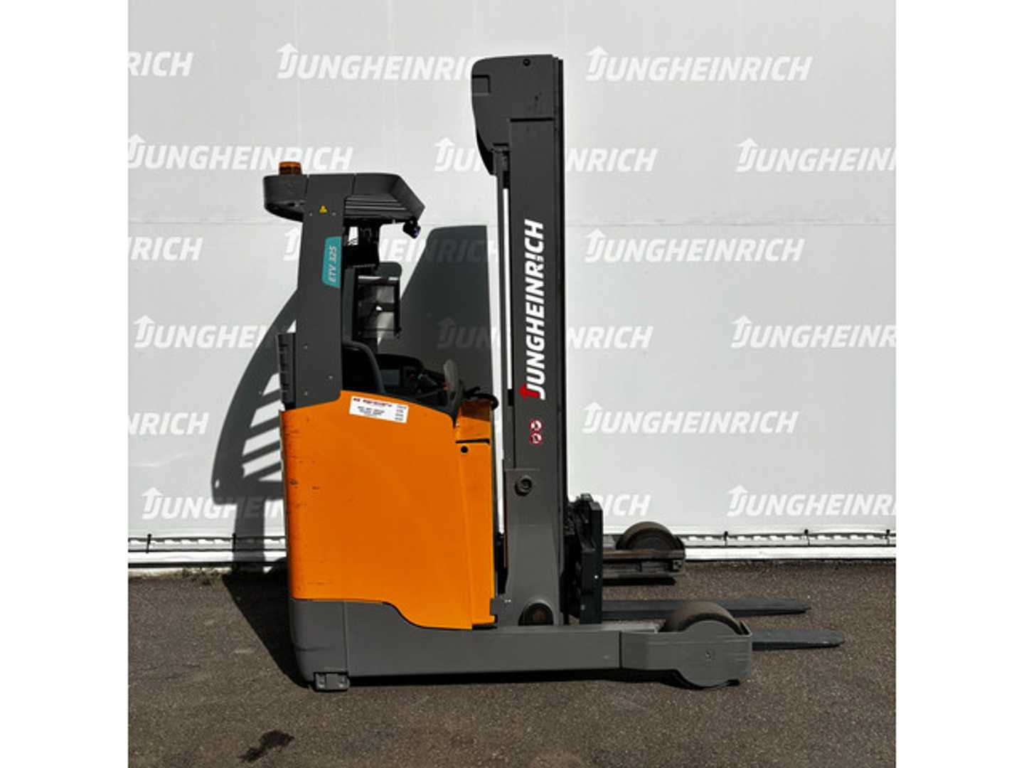 Použité vysokozdvižné vozíky JUNGHEINRICH ETV 325 6200 DZ ELEKTRO SCHUBMASTSTAPLER (12953935)