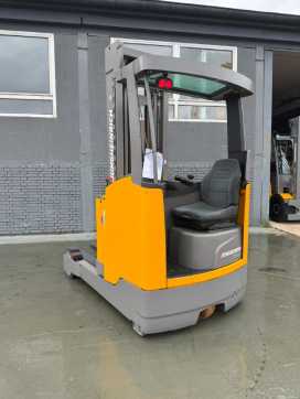 Použité vysokozdvižné vozíky JUNGHEINRICH ETV 325 Baujahr 2016 / HH 6200 Akku 2026 Neu ELEKTRO SCHUBMASTSTAPLER (13001003)